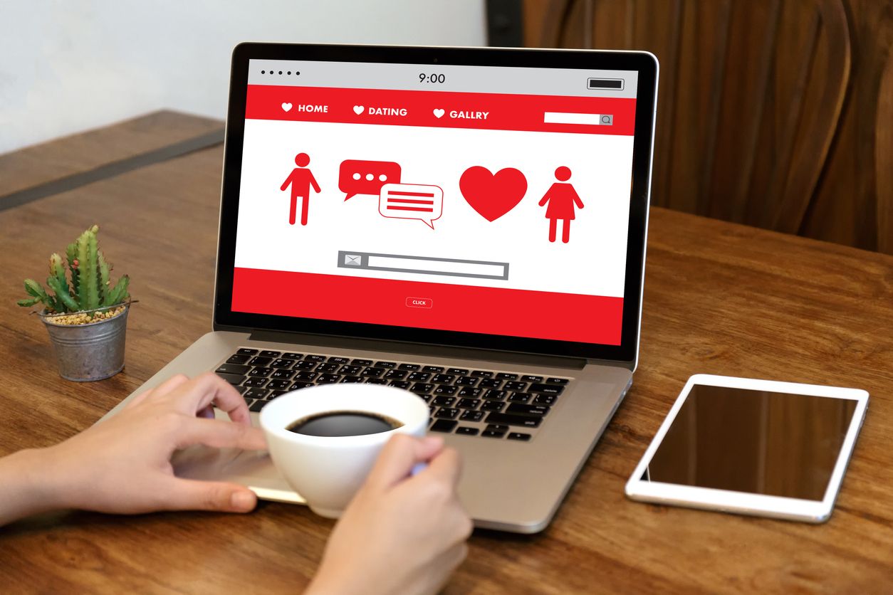 Catat, begini cara seru memulai percakapan di Tinder tanpa rasa canggung walau pesanmu sedikit menggoda!