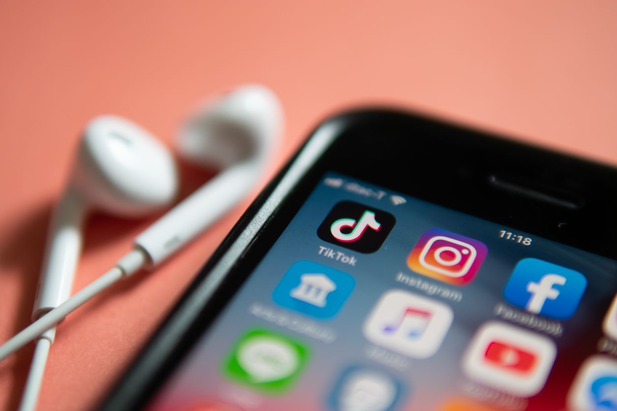 Ingin mendapatkan uang dari media sosial? Simak, berikut ini tips monetisasi agar bisa mendapatkan uang dari TikTok!
