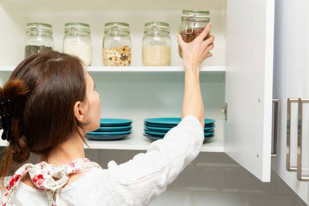 Lima kesalahan yang masih sering dilakukan saat membersihkan dapur, termasuk membiarkan kotoran menumpuk.