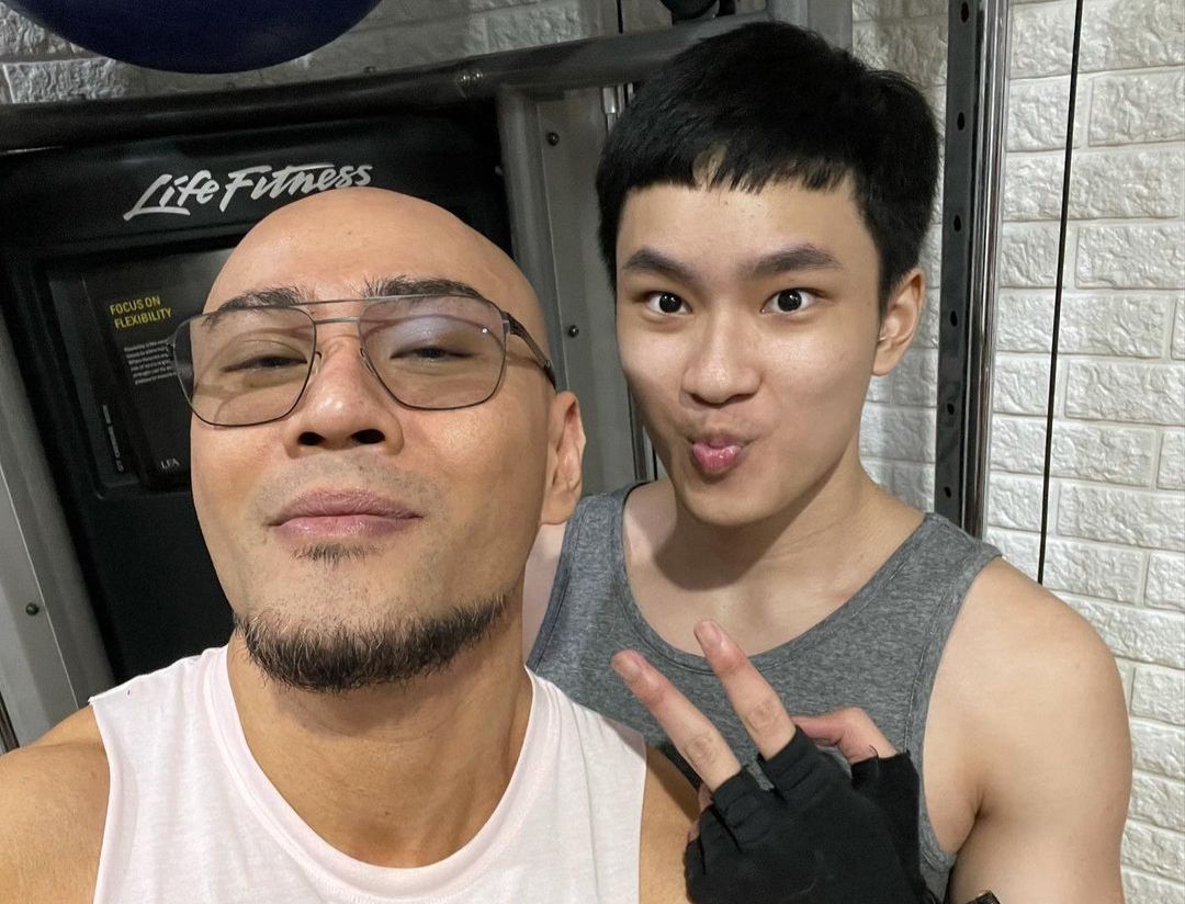 Cerita Azka ingin menemani ayahnya, Deddy Corbuzier, saat terkonfirmasi positif Covid-19. Bahkan, ia rela untuk meninggal bersama.