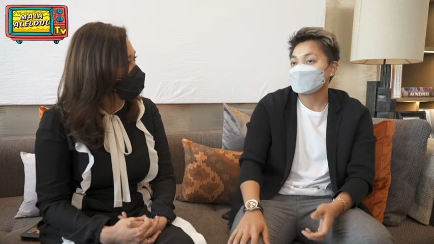 Apriyani Rahayu, pebulutangkis  yang memenangkan medali emas di Olimpiade Tokyo ini menceritakan masa lalunya kepada Maia Estianty. 