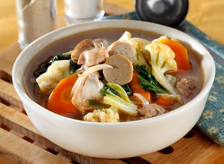 Tips memasak mudah dan cepat kali ini berbahan sayuran, yaitu capcay kuah. Yuk, coba buat untuk sajian bersama keluarga di rumah.