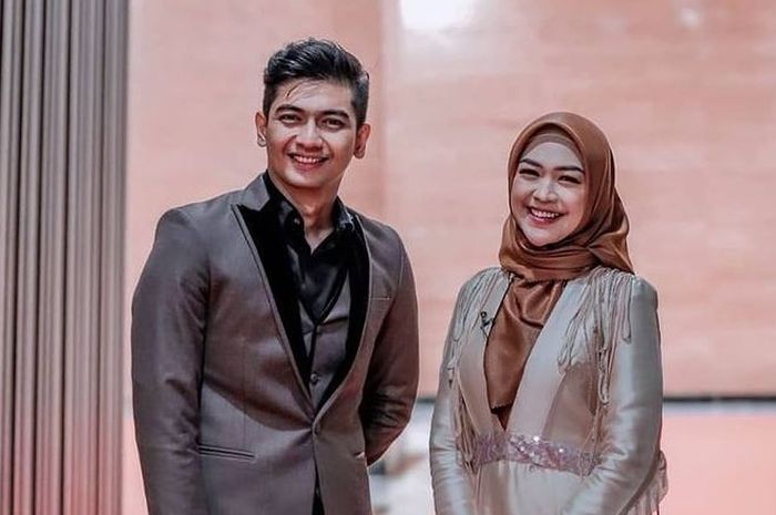 YouTuber Ria Ricis tengah disibukkan dengan persiapan lamarannya dengan Teuku Ryan. Akan segera menikah, siapa sangka Ria Ricis sempat menolak Ryan.
