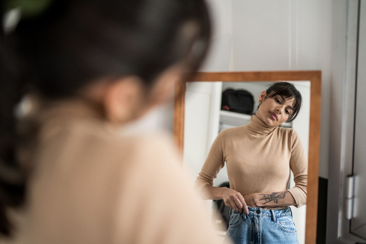 Celana jeans seringkali dijadikan solusi pertama ketika menghadapi fashion emergency terutama saat ingin bepergian ke suatu tempat.