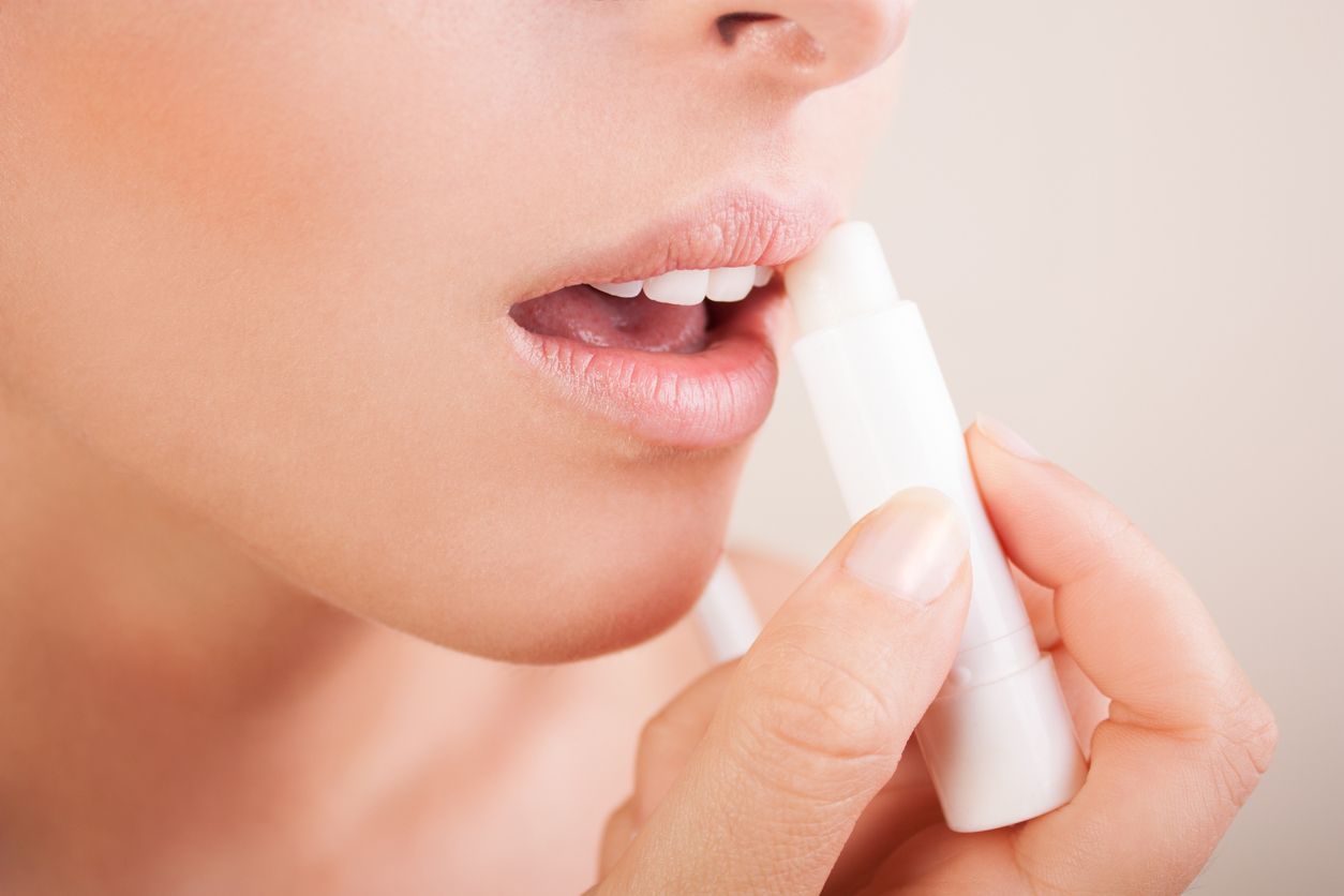 Berita Terpopuler Fashion & Beauty pada Minggu, 18 September 2021 diisi oleh riasan bibir berisi hingga cara pakai peeling serum.