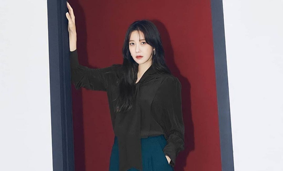 Lee Ji Ah bagikan cerita sulitnya memerakan dua karakter perempuan sekaligus dalam satu drama, yakni The Penthouse.