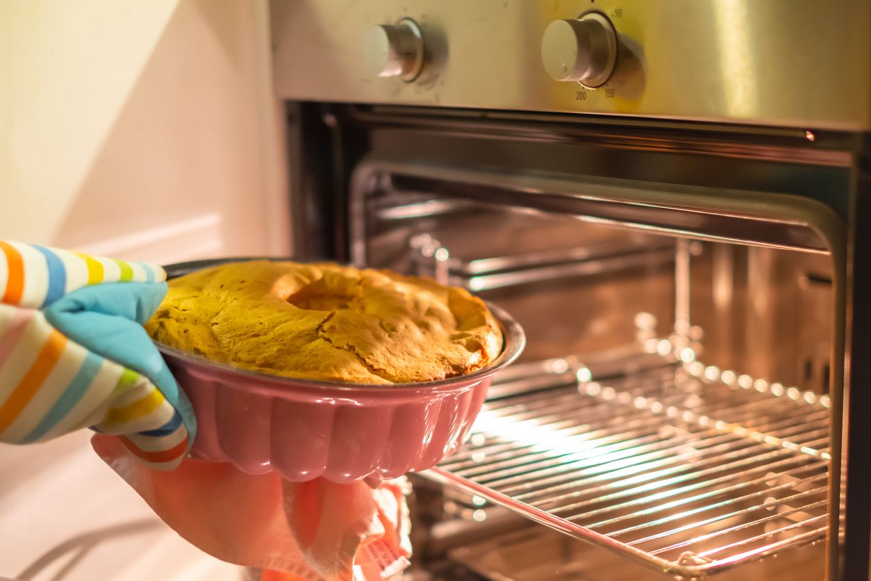Simaklah tips memasak cepat ini yaitu mengetahui 5 tanda kue sudah matang sempurna. Tandanya bisa dari aroma hingga teksturnya.