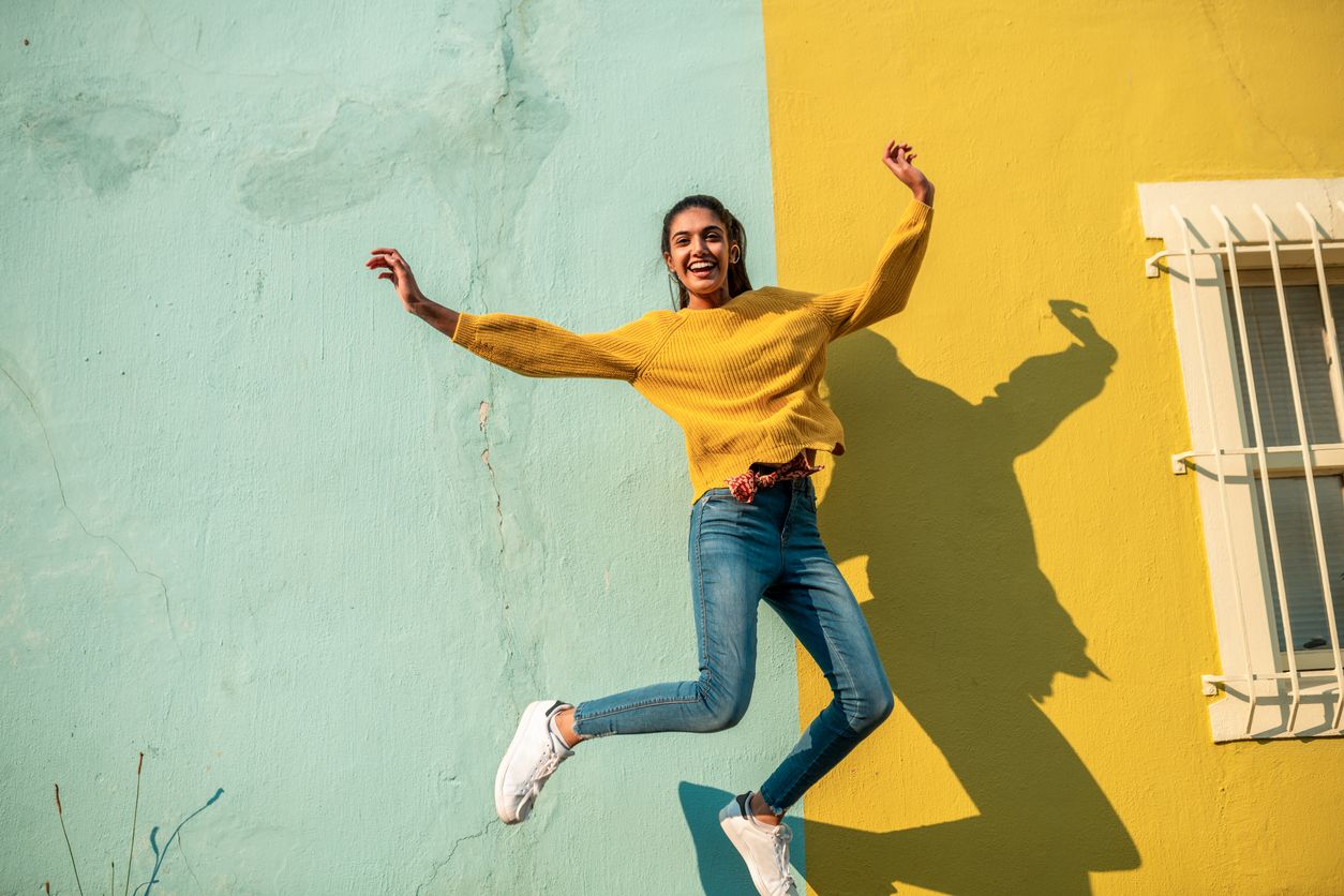 Sering kali penampilan menjadi tolak ukur umur setiap perempuan. Nanun tak jarang kesalahan fashion justru membuat kamu terlihat lebih tua.
