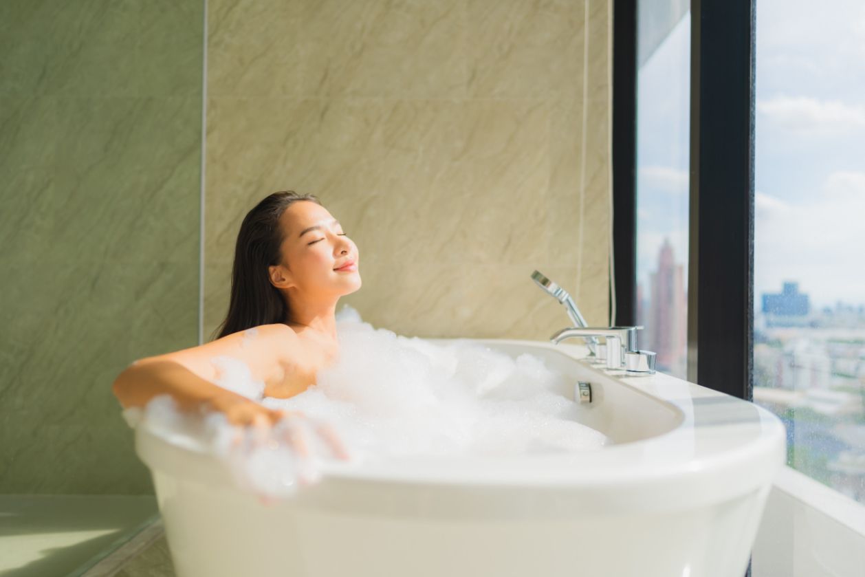 Barh boom merupakan alat mandi pengganti sabun yang berbentuk seperti bola. Bath boom juga memberikan banyak manfaat loh, Kawan Puan.
