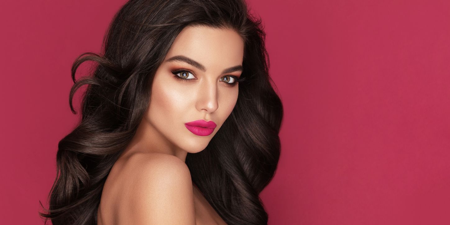 Lip augmentation merupakan perawatan kecantikan yang bertujuan untuk memberikan efek bibir menjadi lebih besar dan berisi.