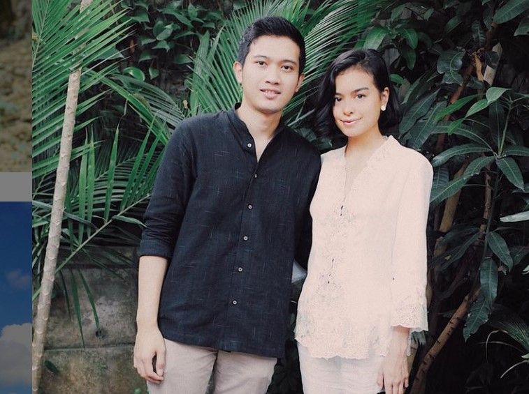Penyanyi Eva Celia dilamar oleh sang kekasih, Demas Narawangsa, saat merayakan ulang tahunnya yang ke-29 pada Selasa (22/9/2021).