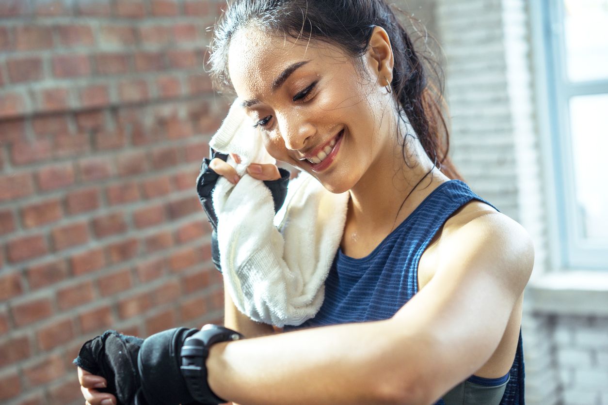 6 Jenis olahraga untuk perempuan biar lengan lebih kencang salah satunya yakni push-up. Info selengkapnya untuk mengencangkan lengan ada di sini.