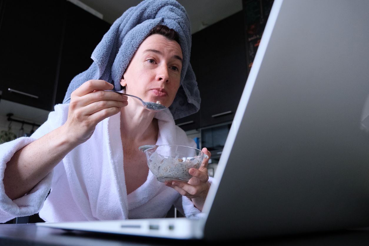 Saat ini banyak skincare yang menggunakan kandungan oat di dalamnya. Oat adalah bahan utama untuk melembutkan serta menghaluskan kulit.