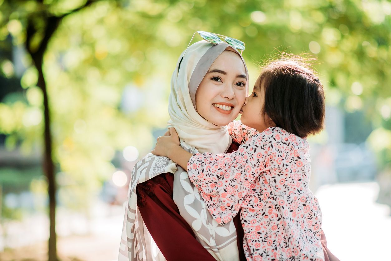 Jangan salah, menyatakan perasaan cinta dan kasih sayang pada anak adalah hal yang penting. Ini manfaatnya untuk anak!
