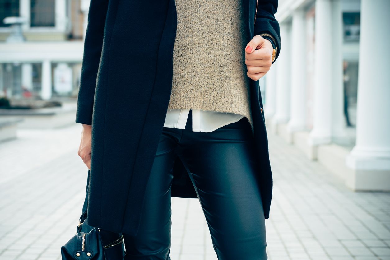 Preppy style ini cocok untuk outfit kuliah sampai kerja. Simak yuk inspirasi padu padannya berikut, Kawan Puan!