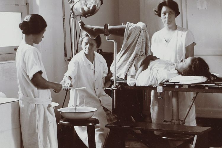 Mengenal lebih dalam sosok Marie Thomas, dokter perempuan pertama yang berperan mempopulerkan kontrasepsi di Indonesia.