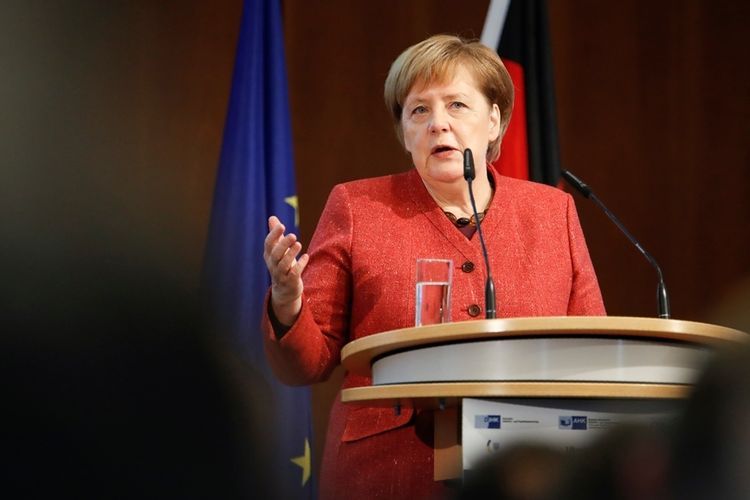 Sosok Angela Merkel, kanselir perempuan pertama di Jerman yang berhasil atasi krisis ekonomi dan akan segera pensiun.
