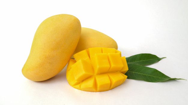 Tidak hanya menyegarkan saat dikonsumsi, ternyata ada 5 manfaat buah mangga untuk kecantikan kulit. Salah satunya menghilangkan kulit mati!