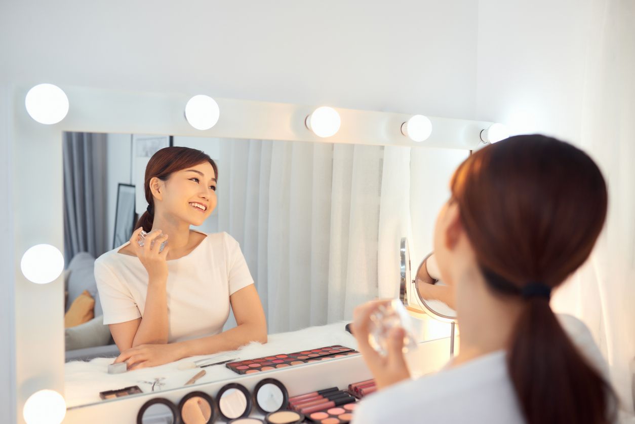 Memilih parfum yang sesuai dengan kepribadian kita memang susah-susah gampang ya Kawan Puan. Bagaimana sih cara menemukan parfum yang kamu banget?