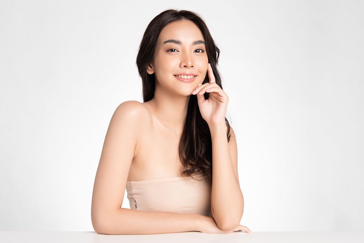 Memiliki kulit kombinasi adalah tantangan ya, mulai dari skincare hingga makeup harus serba hati-hati.