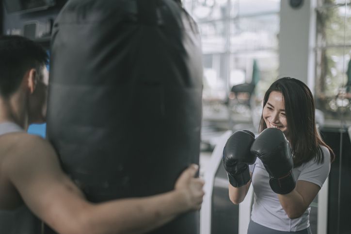 Jenis olahraga untuk perempuan yang dapat meredakan amarah. Salah satunya boxing. Selain itu, ini olahraga yang bisa dicoba.