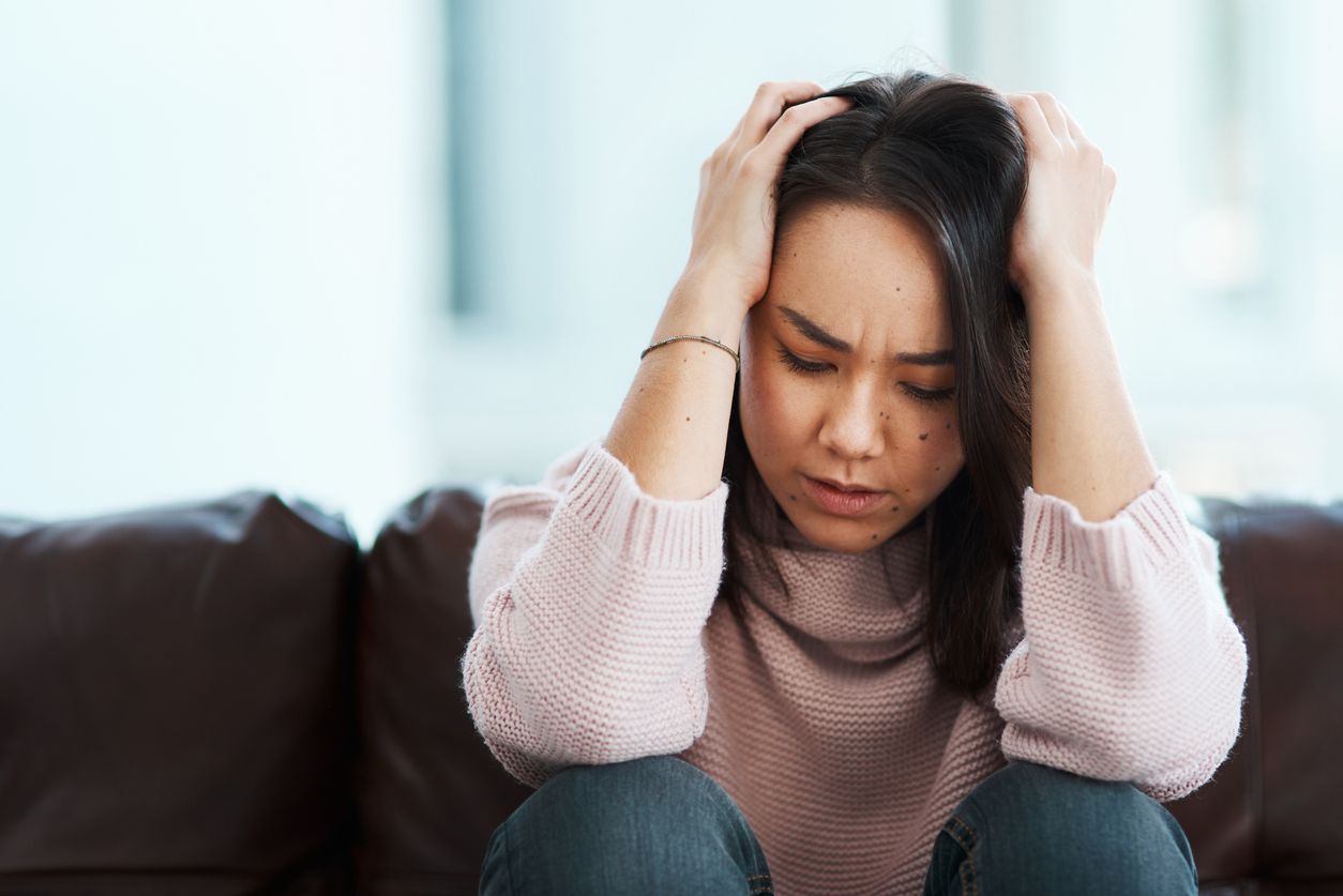 Body dysmorphic disorder adalah gangguan mental tentang ketidakpuasan pada tubuh. sehingga orang kehilangan kepercayaan diri. Kenali ciri-cirinya.