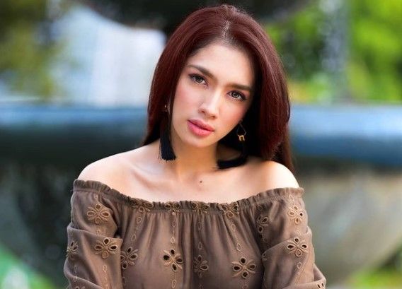 Aktris sinetron Angel Karamoy menceritakan masa lalunya yang sulit saat harus jadi tulang punggung keluarga di usia yang masih muda.