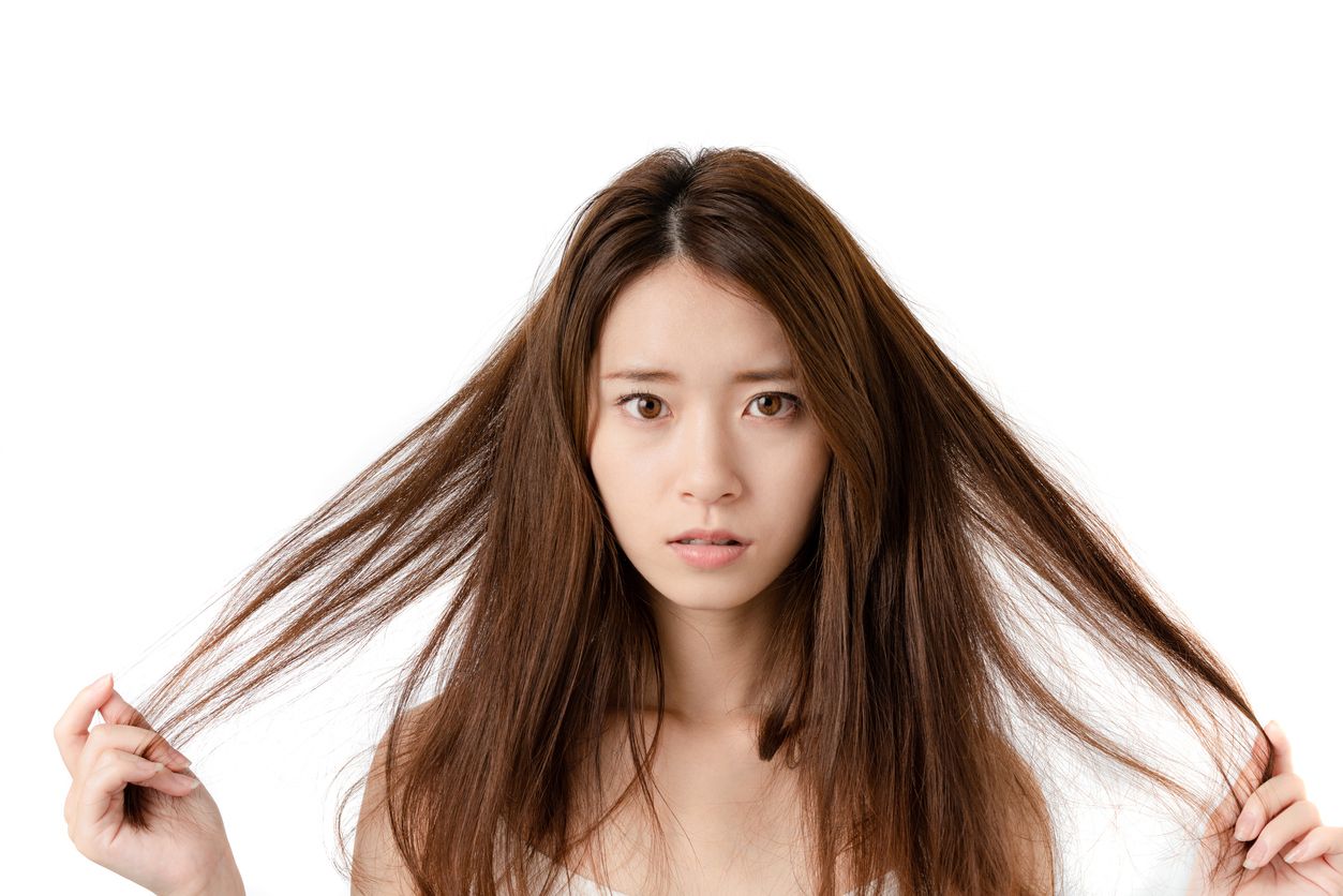 Agar kesehatan rambut dan kulit kepala tetap terjaga, kamu menjaganya dengan cara-cara berikut ini. Wah, ada apa saja ya?