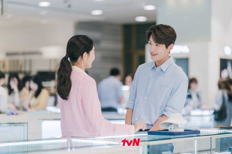 Kawan Puan, ternyata kamu bisa mendapatkan pelajaran keuangan dari drama Korea Hometown Cha Cha Cha lho. Apa saja?
