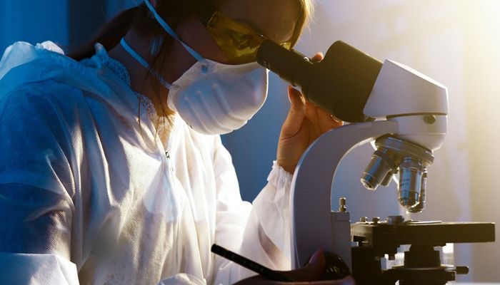 Deskripsi profesi Research and Development yang berperan menindaklanjuti kritikan pelanggan terkait produk barang/jasa suatu perusahaan.