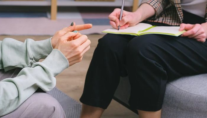 Untuk menghormati Kesadaran Kesehatan Mental di bulan Oktober ini, HatiPlong  memberikan sesi konseling gratis pada tanggal 15–16 Oktober 2022.