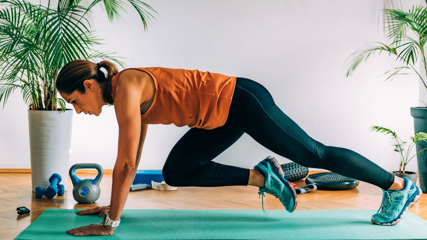 Ada berbagai istilah olahraga, termasuk yang populer HIIT dan LIIT. Jenis olahraga ini disebut mampu menurunkan berat badan. Mana yang terbaik?