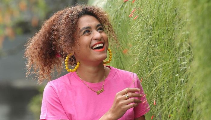 Mengenal sosok Puteri Indonesia Papua Barat 2015, Olvah Alhamid yang berprestasi sebagai model nasional dan internasional.