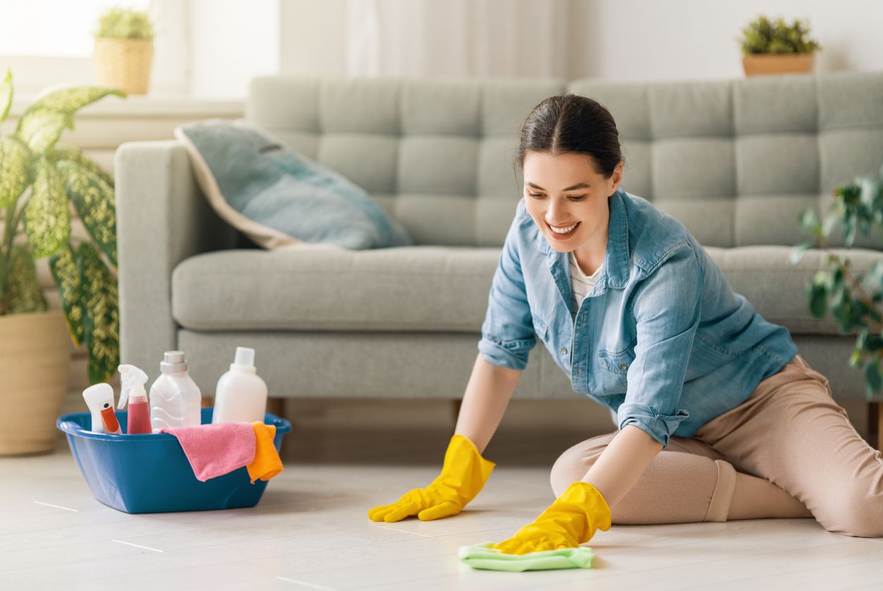 Tak perlu keluar uang, ada beberapa cara mudah membuat rumah terasa lebih nyaman. Bagaimana caranya? Yuk, simak tips berikut.