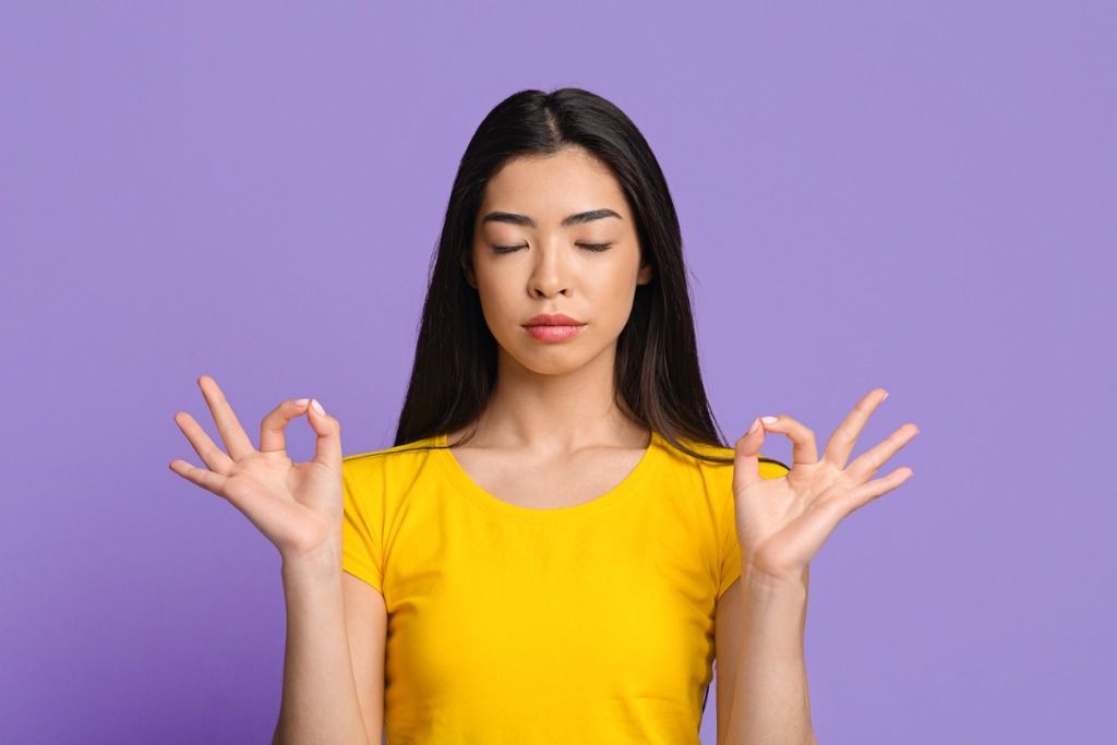 Kawan Puan, jika kamu merasakan adanya kelelahan mata, sebaiknya lakukan yoga mata dengan gerakan berikut ini.