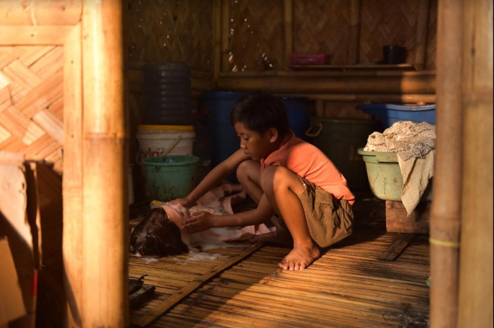 Sinopsis film pendek Indonesia Laut Memanggilku, pemenang Film Pendek Terbaik di Busan International Film Festival 2021.