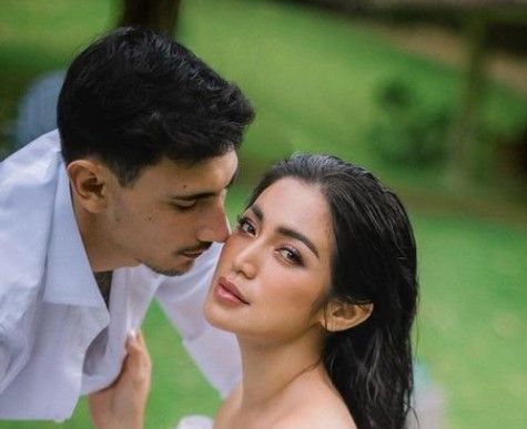 Jesicca Iskandar membagikan foto-foto preweddingnya bersama sang kekasih, Vincent Verhaag. Ia juga mengungkapkan rasa syukurnya. 