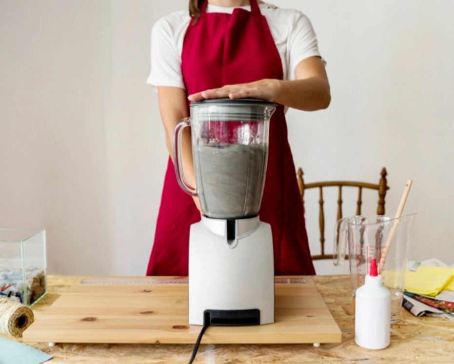 Penyebab blender di rumah gampang rusak salah satunya adalah karena es batu berukuran besar. Di samping itu, bahan makanan lain pun memengaruhi.