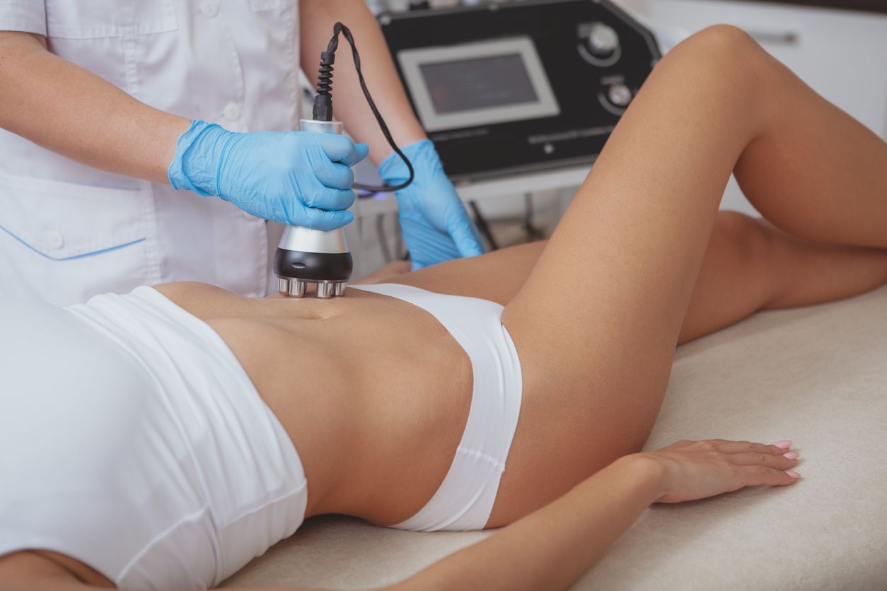 Kawan Puan pemenang kuis Arisan Parapuan dari The Clinic Beautylosophy Alam Sutera mendapatkan perawatan Exifirm yang bisa hilangkan lemak tubuh.