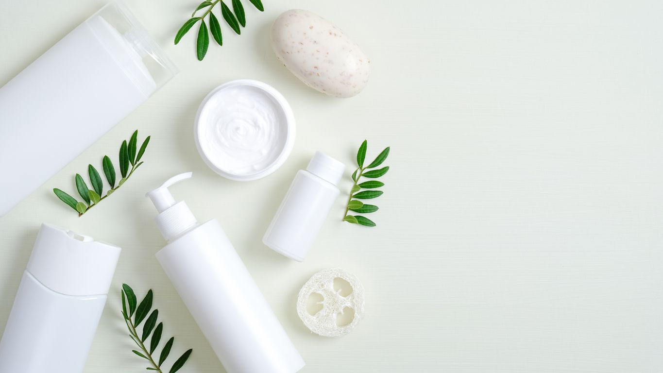 Pasti Kawan Puan enggak asing dong membaca kandungan neem di dalam skincare? Yuk, simak lima rekomendasinya.