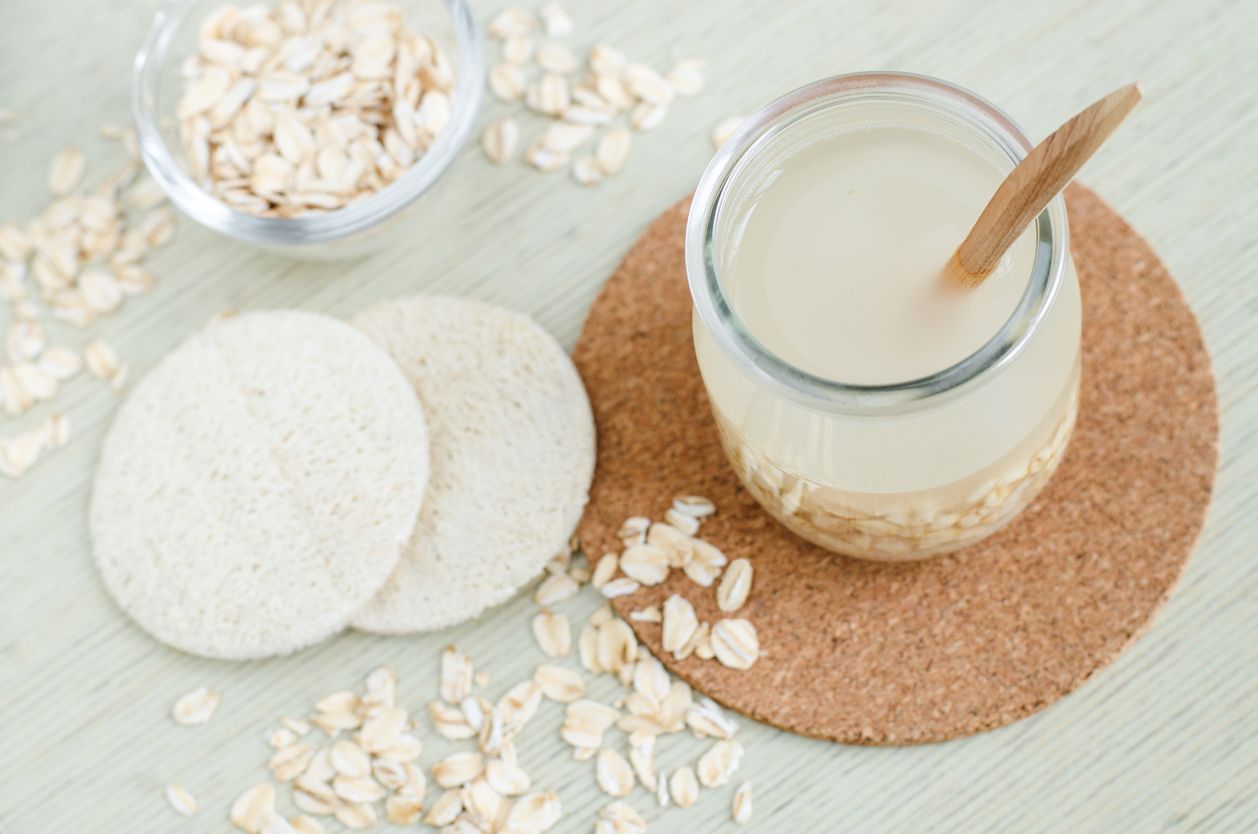 oatmeal memiliki kemampuan eksfoliasi sehingga cocok dijadikan scrub. Penasaran bagaimana cara buatnya? Yuk, simak.