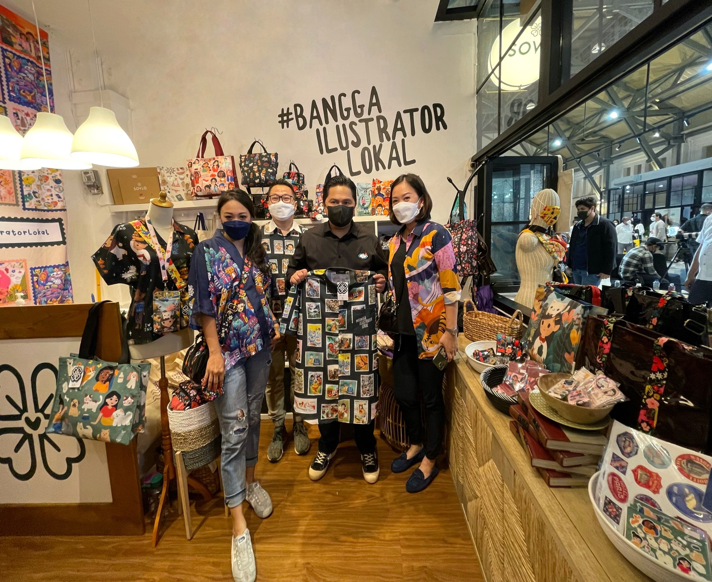 SOVLO perkenalkan produk baru fesyen dalam negeri lewat kampanye #BanggaIlustratorLokal. Berikut ulasannya...