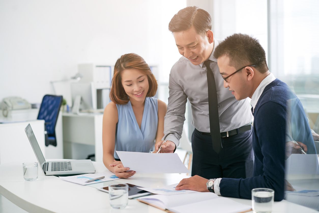 Meeting tidak efektif hanya membuang-buang waktu? Coba sejumlah aturan dan strategi ini untuk mewujudkan meeting yang efektif.