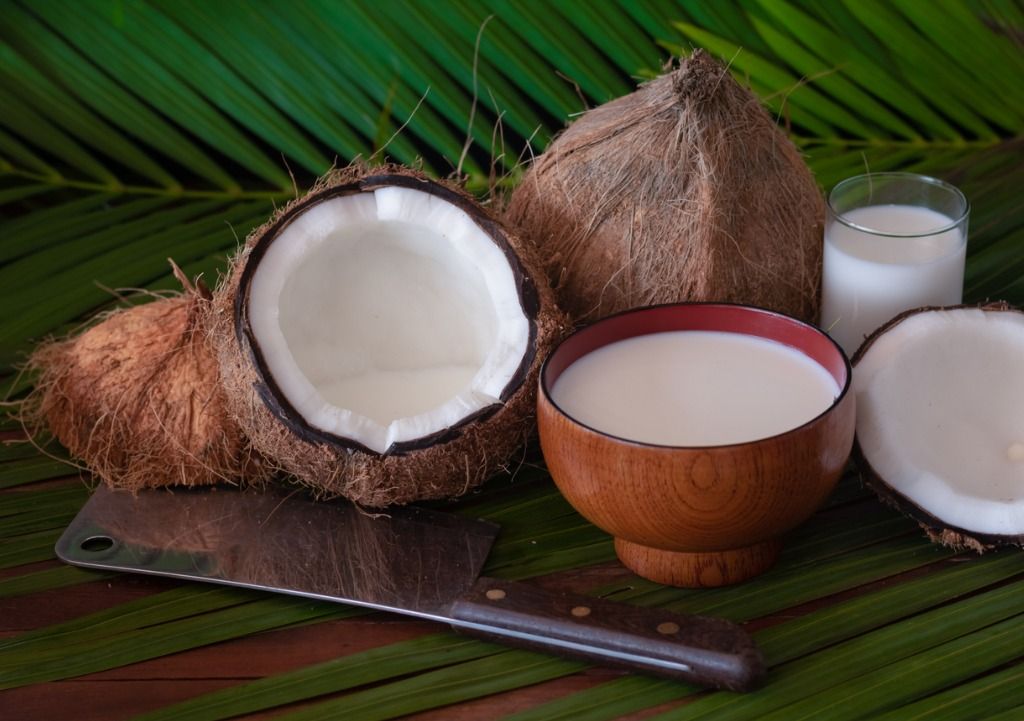 Berikut ini lima jenis susu nabati sebagai pengganti santan dan bisa digunakan untuk bahan masakan baik manis atau pun gurih.