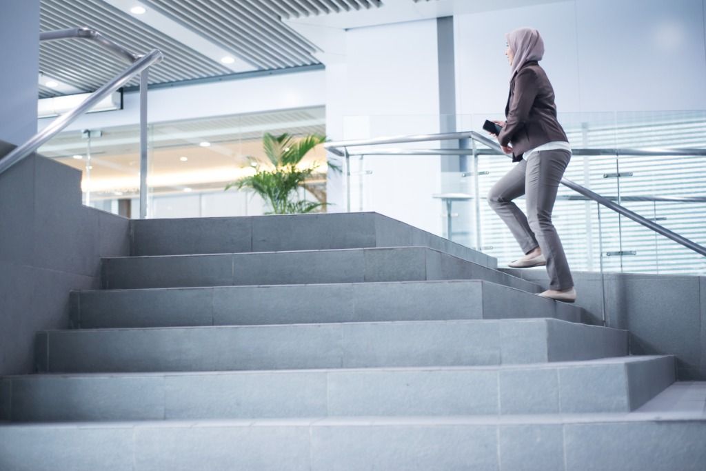 Berikut ini merupakan 7 cara agar tubuhmu bisa bergerak lebih banyak. Salalah satunya ialah berhubungan seksual. Yuk, simak apa yang harus dilakukan!