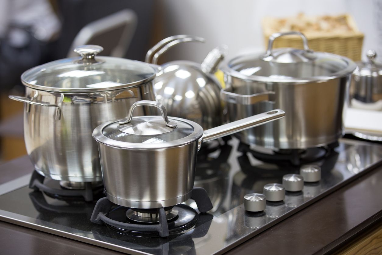 Alat masak memiliki durasi penggunaanya sendiri, tak perlu menunggu penyok dulu, ganti jika melihat tanda-tanda kerusakan ini.