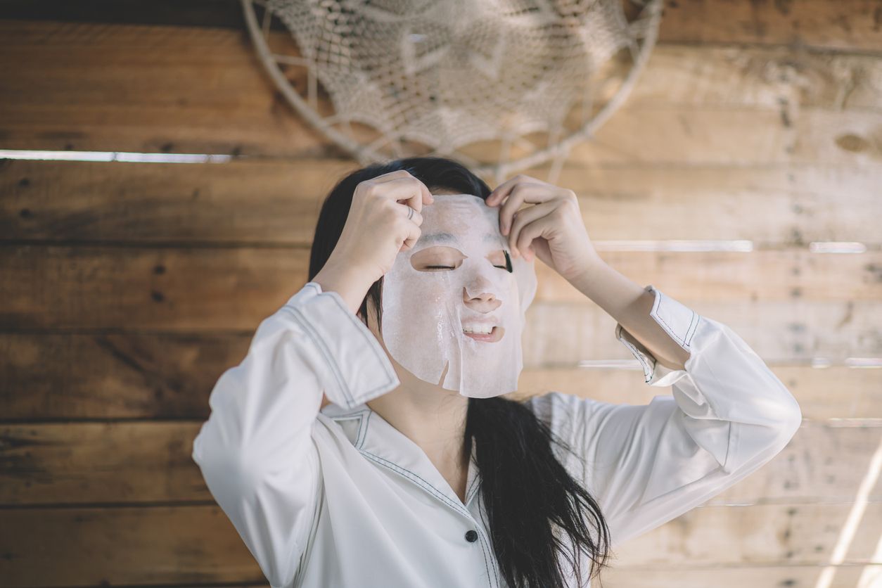 Tak hanya bermanfaat untuk rambut, shea butter juga memiliki banyak manfaat untuk kulit wajah. Berikut lima rekomendasi sheet mask-nya.