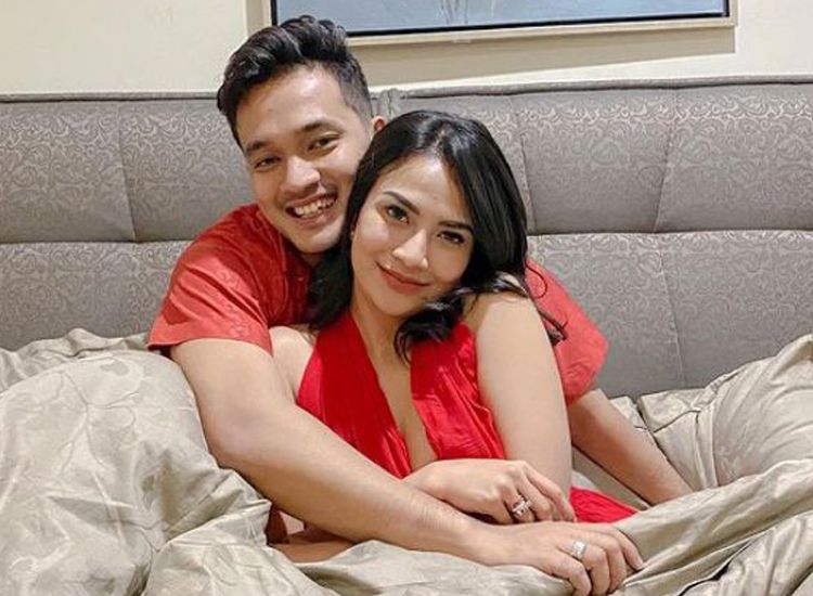 Sederet artis Tanah Air mengunggah foto Vanessa Angel dan Bibi. Mereka masih tidak percaya sang sahabat meninggal dunia