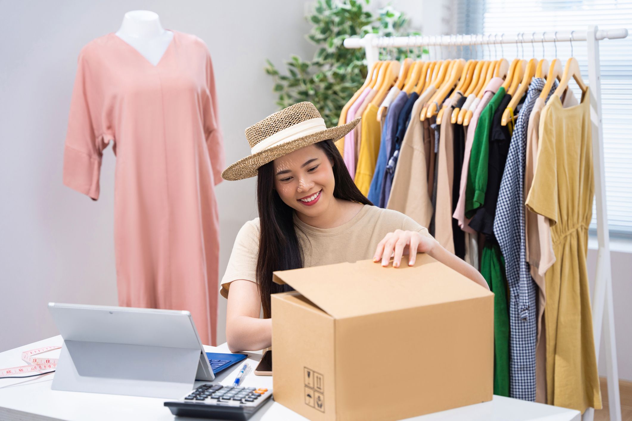 Ingin memulai bisnis? Temukan peluang usaha online dari barang-barang penting yang dibutuhkan saat musim liburan berikut ini!
