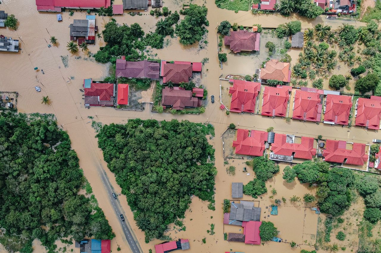 Memasuki musim penghujan, tiga daerah di Indonesia mengalami musibah banjir. Tiga daerah itu adalah Kota Batu, Siantang, dan Gorontalo.